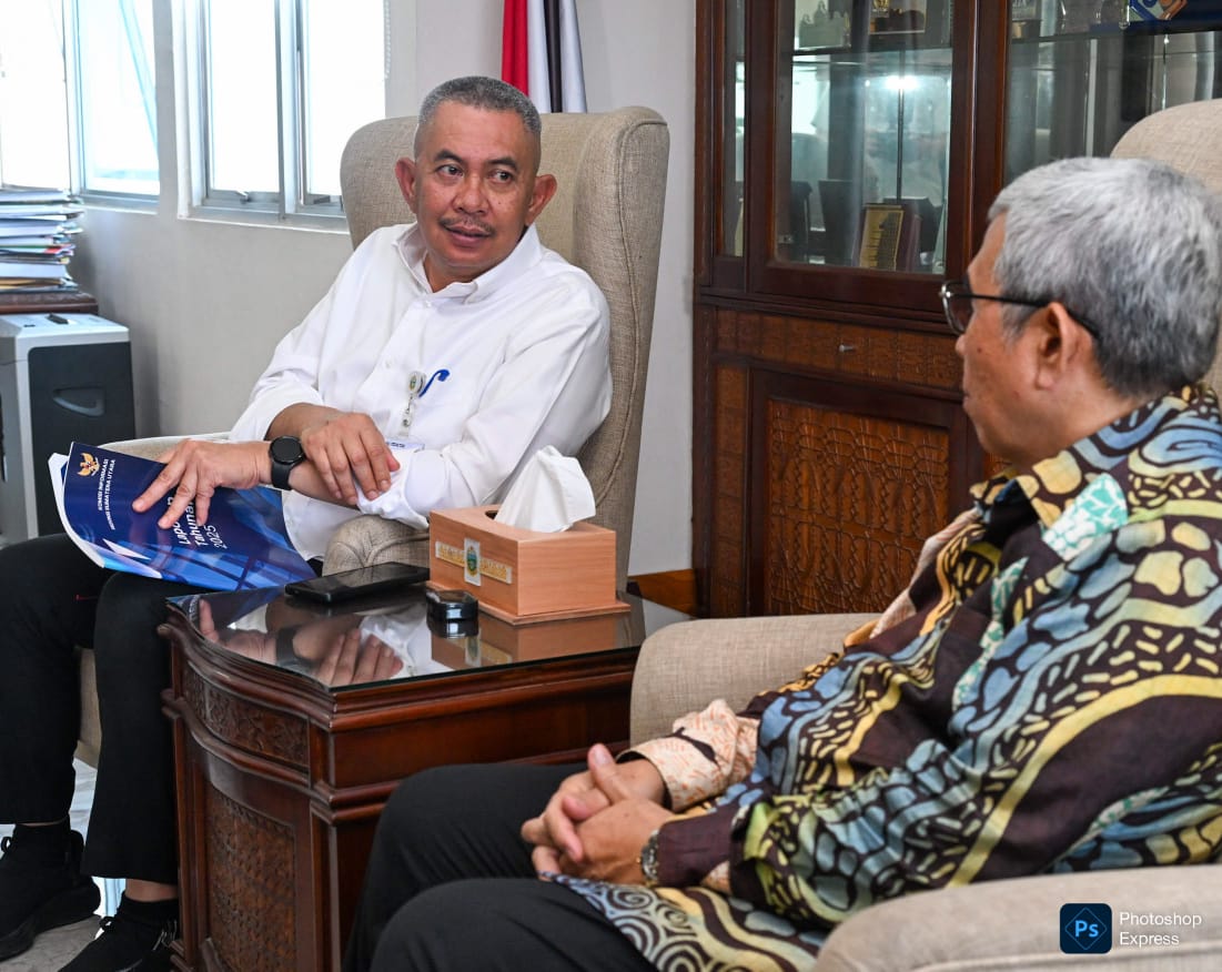 Sulaiman Harahap menerima Audiensi Komisioner Komisi Informasi Sumut dalam rangka penyerahan Laporan Kinerja Komisi Informasi Sumut Tahun 2025. (Pemprov Sumut Dok)