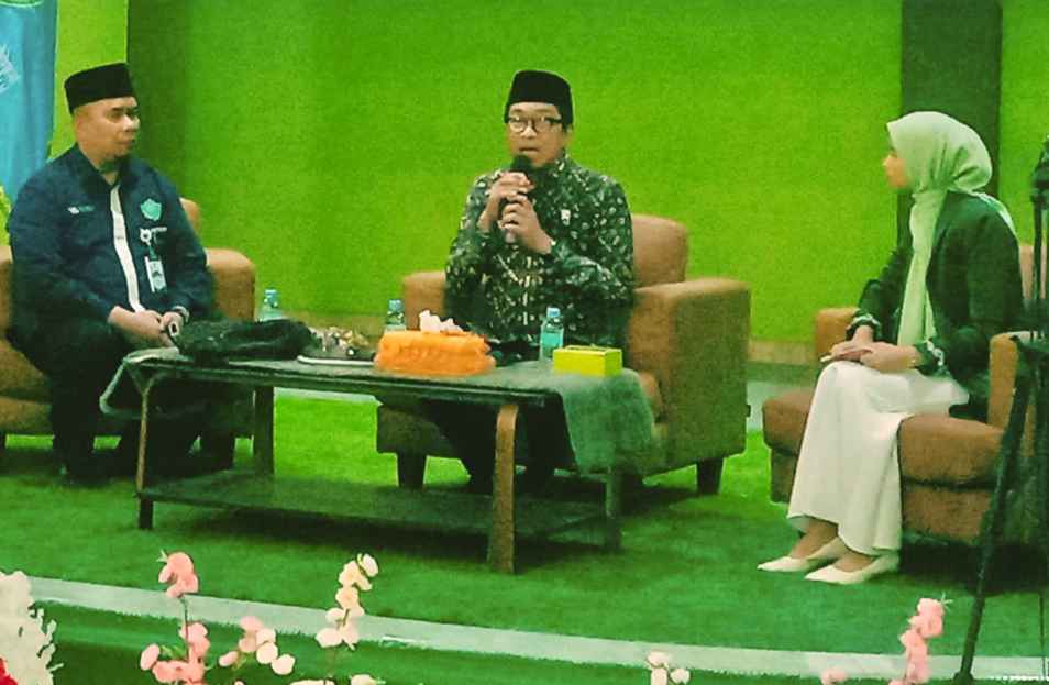 Wamenperin Faisol Riza saat menyampaikan kuliah umum.