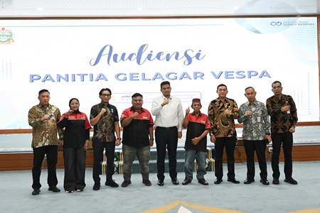 Gubsu_Audiensi Panitia Gelagar Vespa 2.jpg Gubernur Sumatera Utara (Sumut) Bobby Afif Nasution didampingi Wakil Walikota Binjai Hasanul Jihadi menerima audiensi Panitia Gelegar Vespa di Aula Tengku Rizal Nurdin Rumah Dinas Gubernur Sumut Jalan Sudirman Nomor 41 Medan, Jumat (18/9/2026). Foto/Diskominfo Sumut