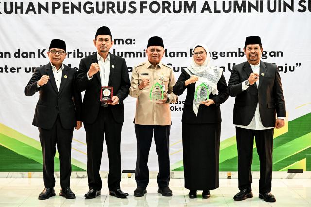 20261007_111106_resize_91 Wakil Gubernur Sumatera Utara, H Surya menghadiri temu alumni IAINSU/UINSU Medan dan pengukuhan pengurus Forum Alumni UINSU Medan serta Talk show "Peran dan Kontribusi alumni dalam pengembangan Almamater untuk mewujudkan UINSU Maju" di Gedung H Anif Kampus UINSU Jalan IAIN Medan, Selasa (6/10/2026). Foto/ist