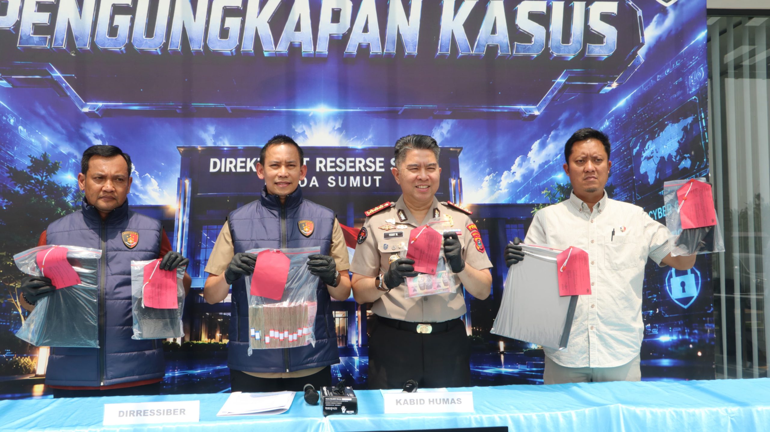 Direktorat Reserse Siber (Ditressiber) Polda Sumatera Utara membongkar jaringan judi online yang beroperasi di wilayah Sumut. Dalam pengungkapan kasus tersebut, polisi menetapkan dua warga sipil berinisial MA dan DH sebagai tersangka. FOTO: IST