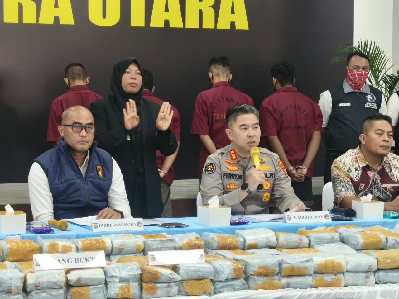 IMG-20261002-WA0025 Kabid Humas Polda Sumut Kombes Pol Ferry Walintukan beberkan pengungkapan kasus narkotika. (Ist)