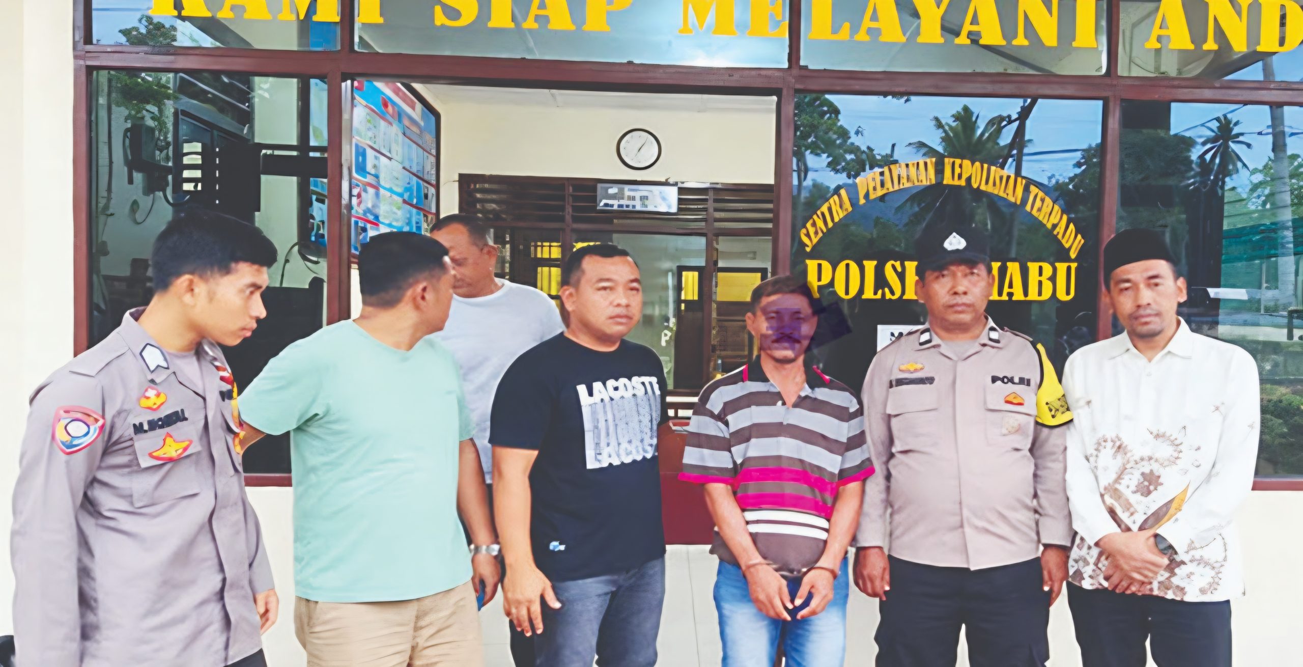 Terduka Pelaku penikaman Anggota DPRD Madina saat diamankan di Polsek Siabu. Foto; IST Terduka Pelaku penikaman Anggota DPRD Madina saat diamankan di Polsek Siabu. Foto; IST