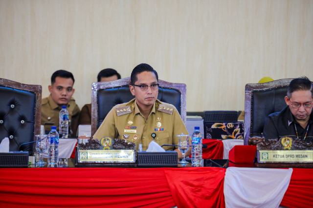 IMG-20261006-WA0002_resize_34_resize_33 Wali Kota Medan Rico Tri Putra Bayu Waas menghadiri Rapat Paripurna DPRD Kota Medan dengan agenda Pemandangan Umum Fraksi-Fraksi DPRD Kota Medan, Senin (5/10/2026).