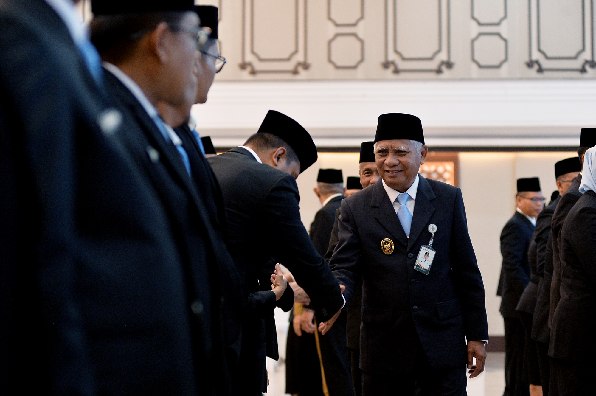 Wagub lantik Pejabat Adm dan Pengawas (1).jpg Wakil Gubernur Sumatera Utara Surya mengucapkan selamat pada pejabat administrator yang baru saja dilantik. (Kominfo Sumut Dok)